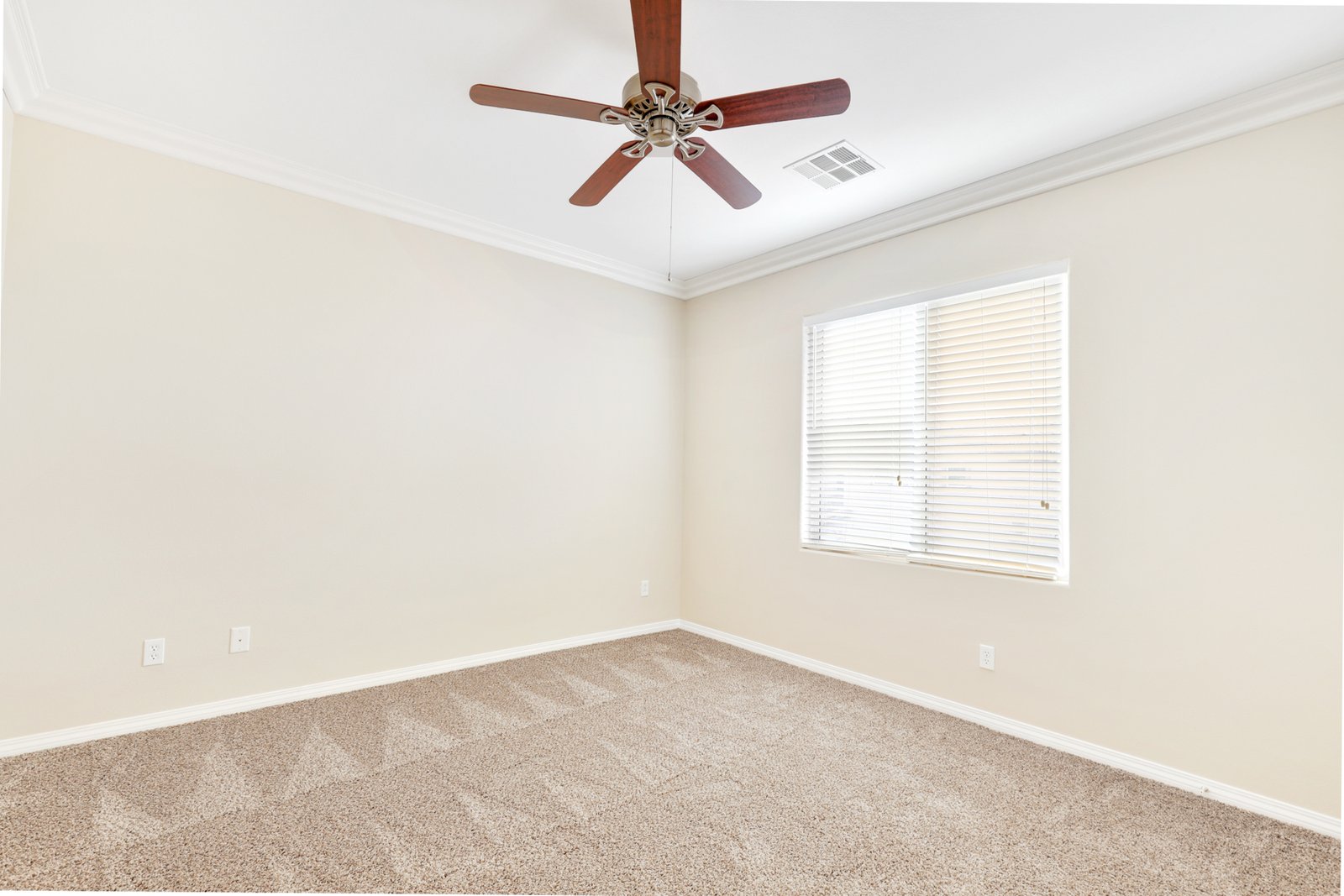 Empty room before virtual staging
